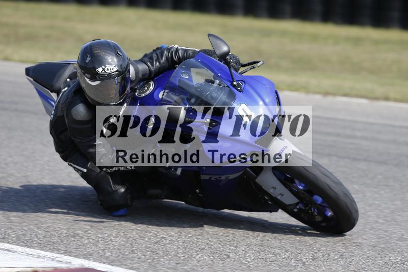 /Archiv-2025/49 26.08.2025 Cornu Master School ADR/blau-bleu/0-5